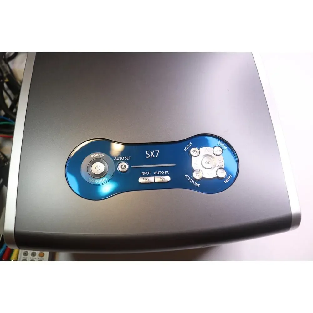 Canon Realis SX7 Data Projector - With Remote & Carrying Bag - TESTED, Working